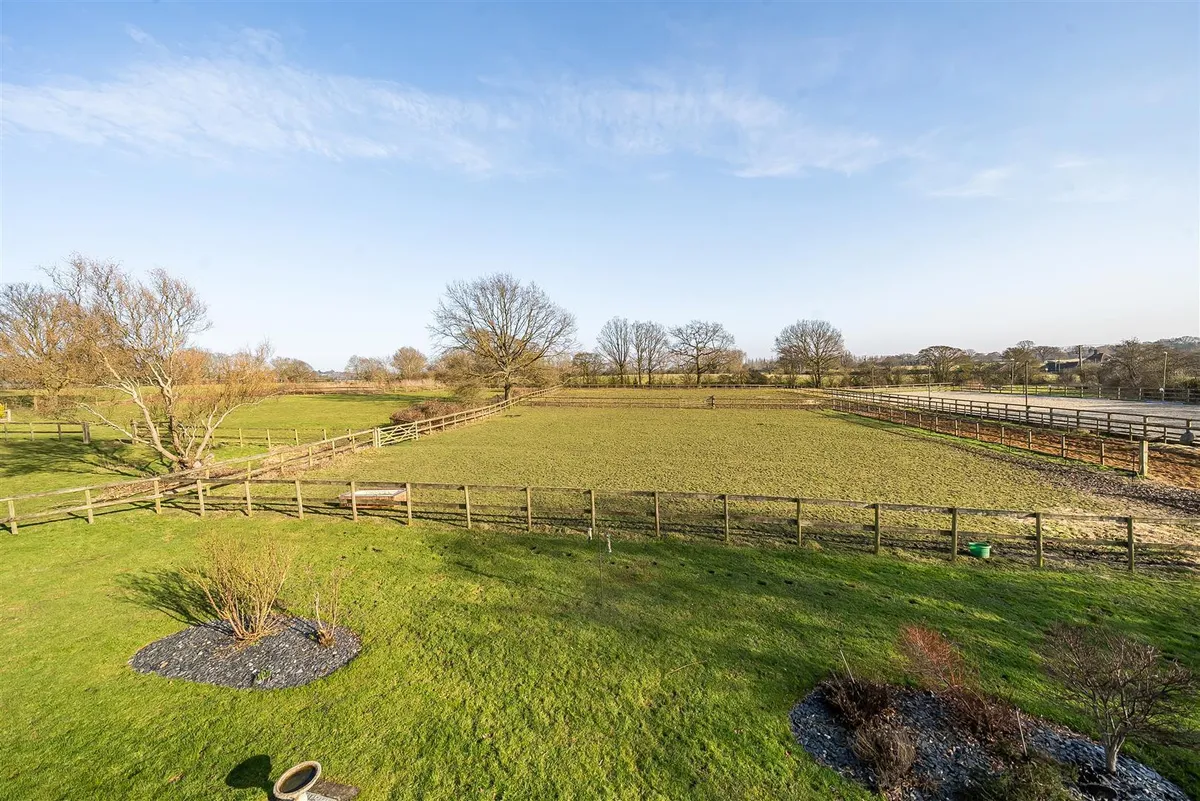 Price Range £1.2m-£1.25m | rural mid Kent
