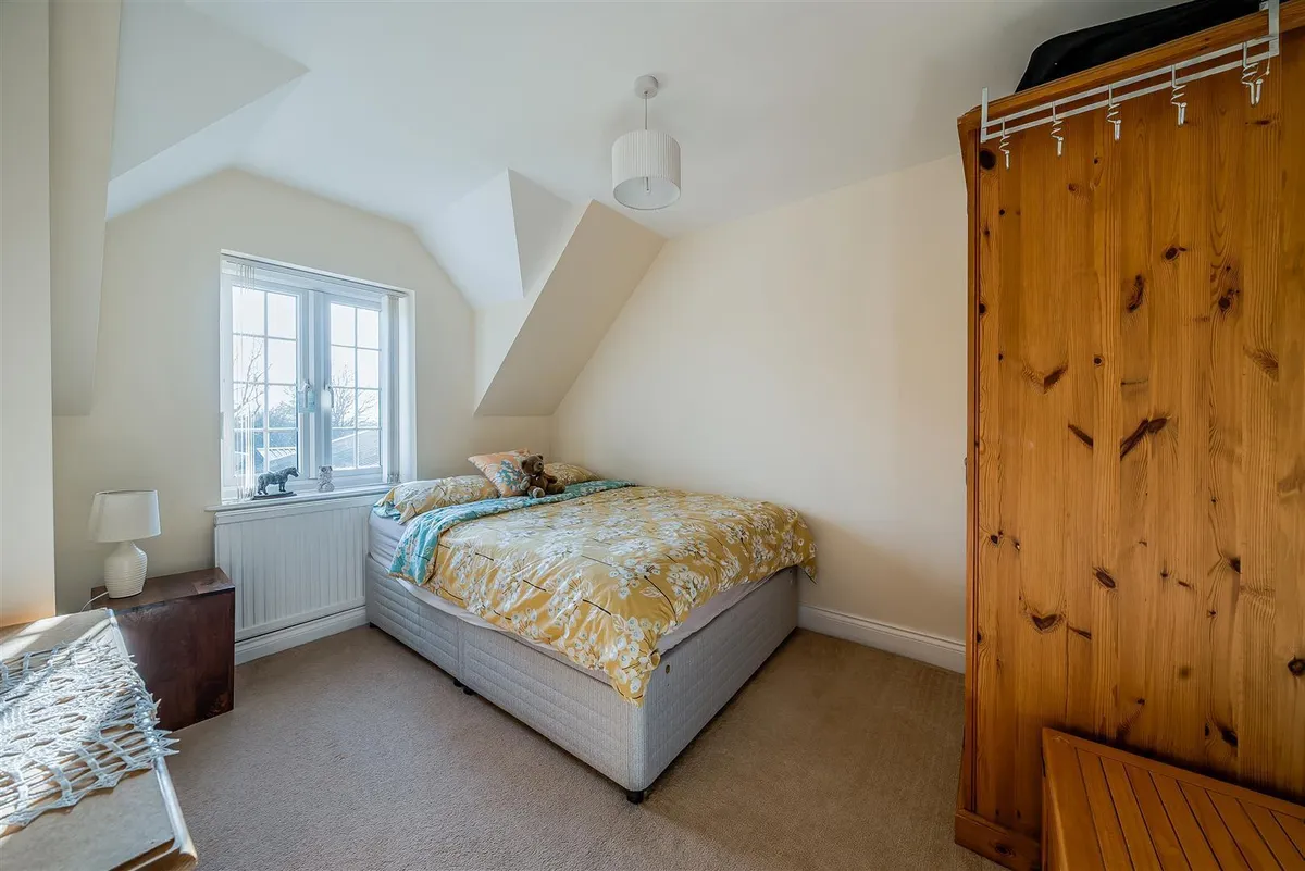 Price Range £1.2m-£1.25m | rural mid Kent