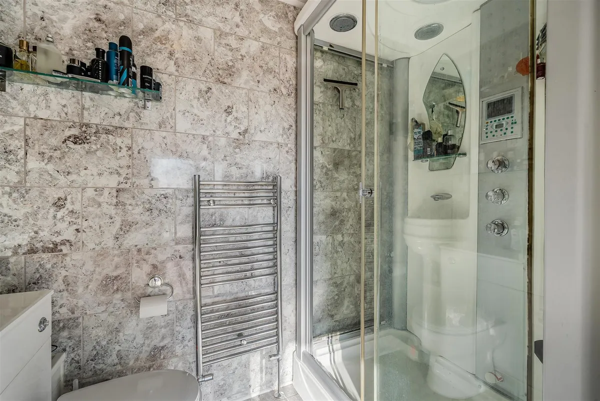 Price Range £1.2m-£1.25m | rural mid Kent