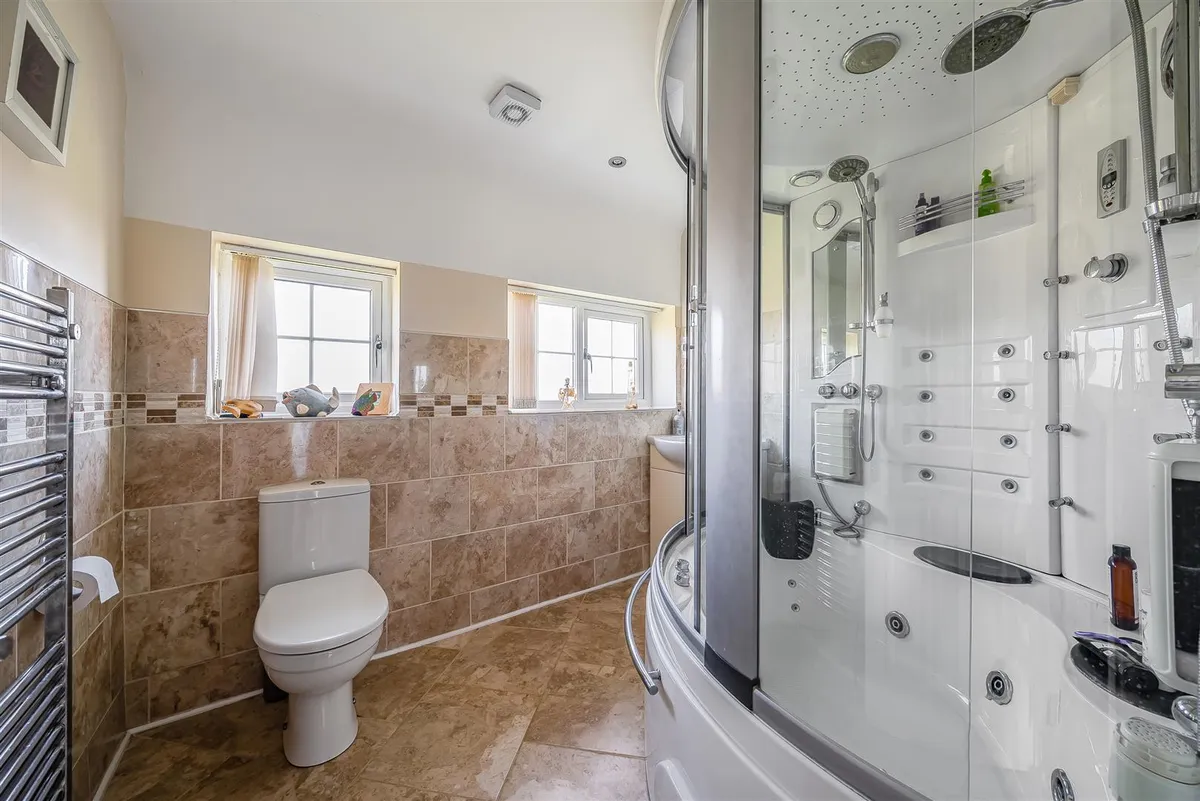 Price Range £1.2m-£1.25m | rural mid Kent
