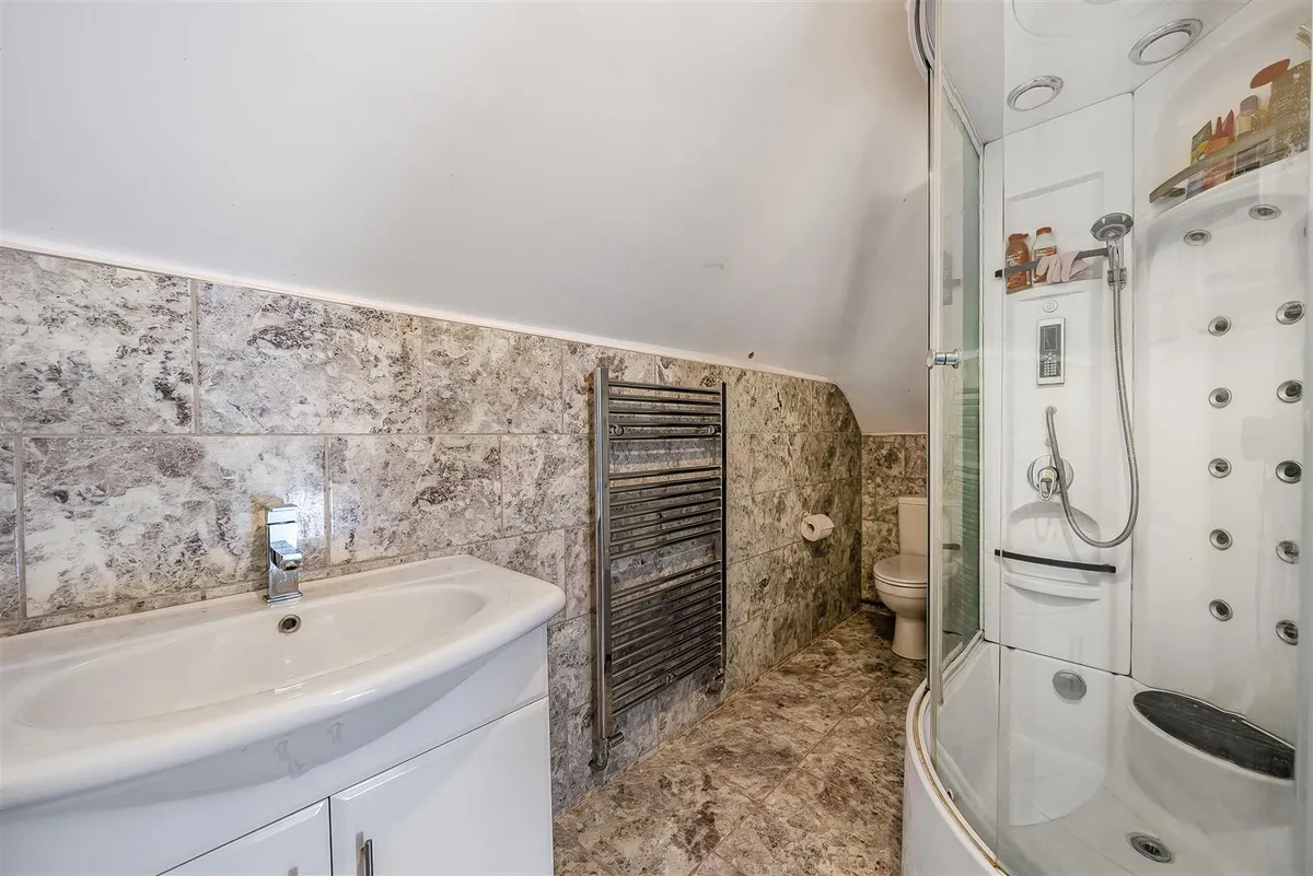 Price Range £1.2m-£1.25m | rural mid Kent