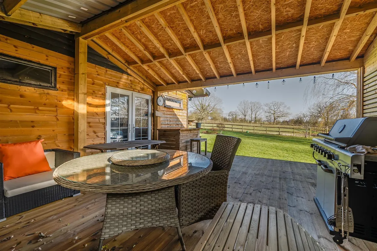 Price Range £1.2m-£1.25m | rural mid Kent