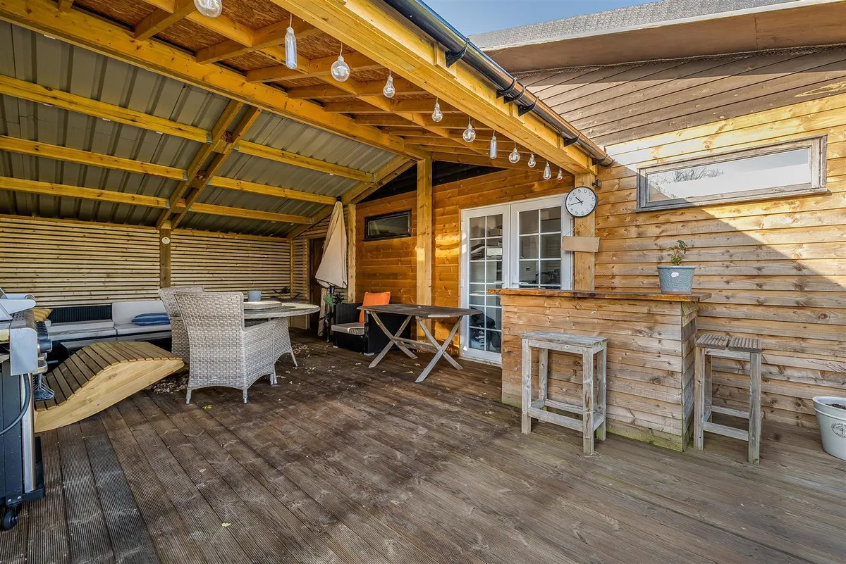 Price Range £1.2m-£1.25m | rural mid Kent