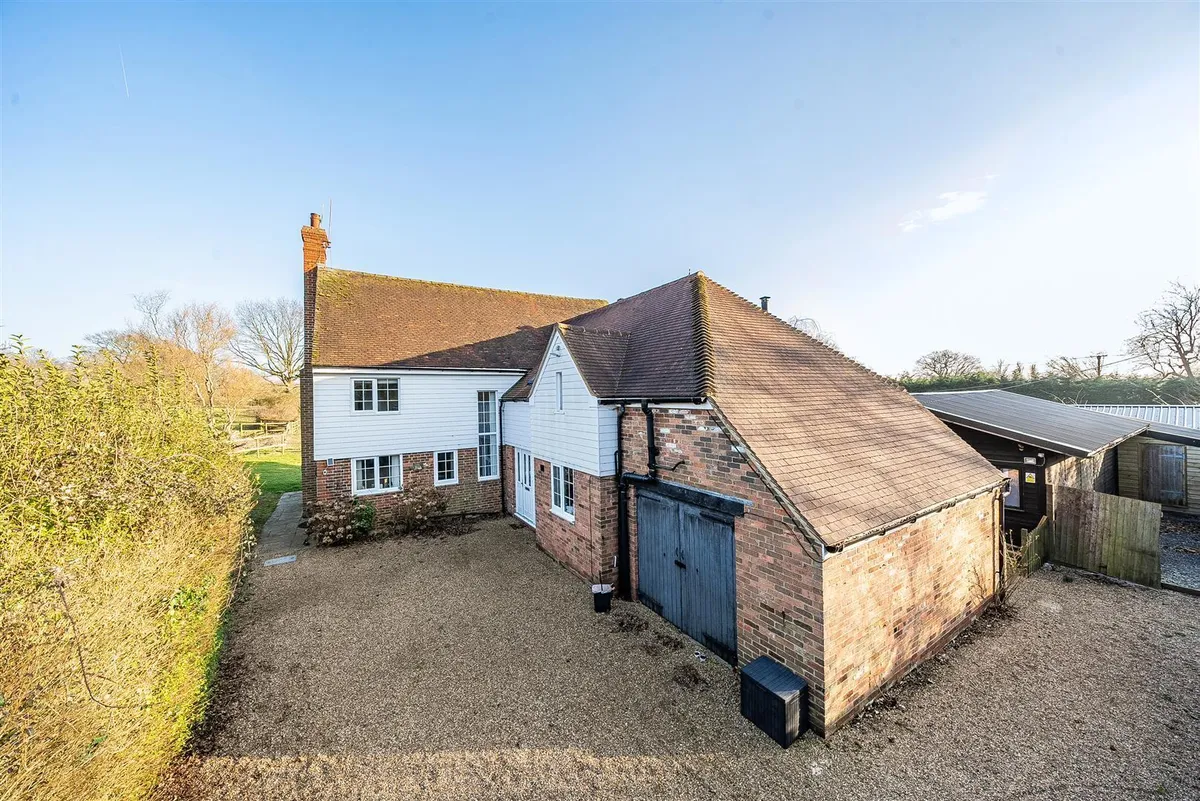 Price Range £1.2m-£1.25m | rural mid Kent