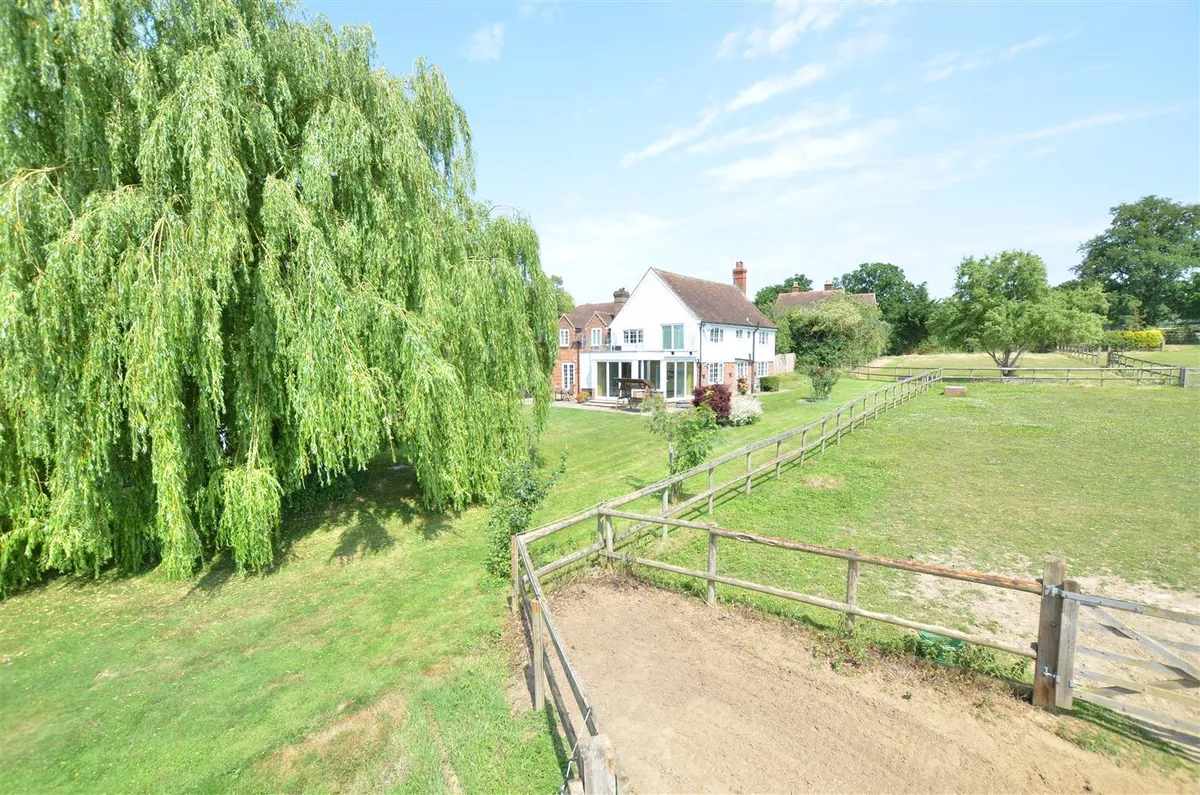 Price Range £1.2m-£1.25m | rural mid Kent