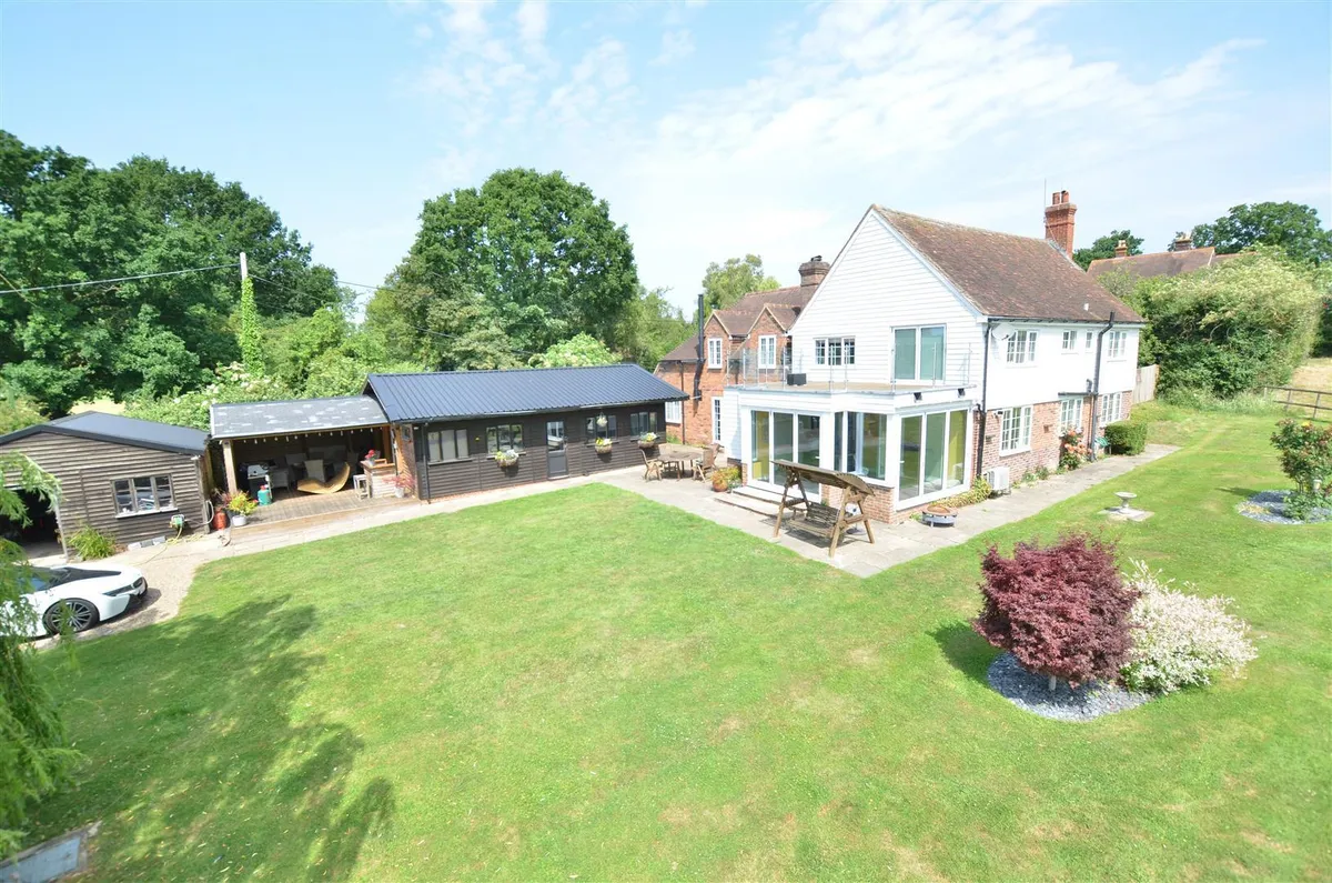 Price Range £1.2m-£1.25m | rural mid Kent