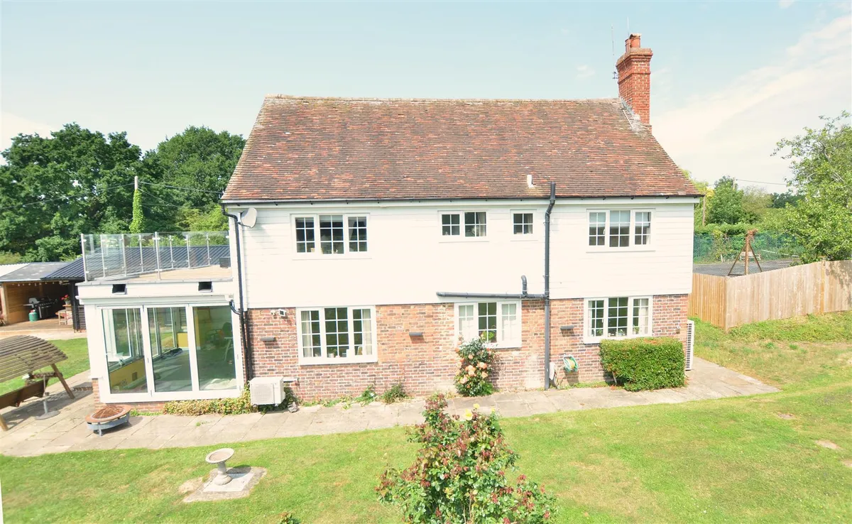 Price Range £1.2m-£1.25m | rural mid Kent