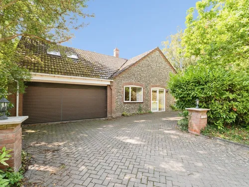 Beechwood Avenue, Aylmerton, Norwichphoto