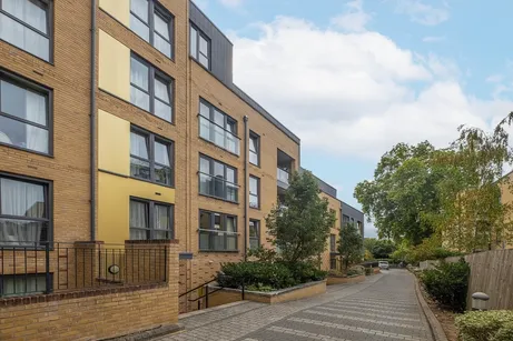 London Road, Isleworth, TW7