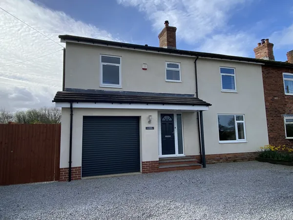 Railway Cottages, Moss, DN6 0HF