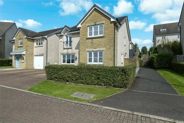 Pine Close, Stewarton, Kilmarnock, Ea...