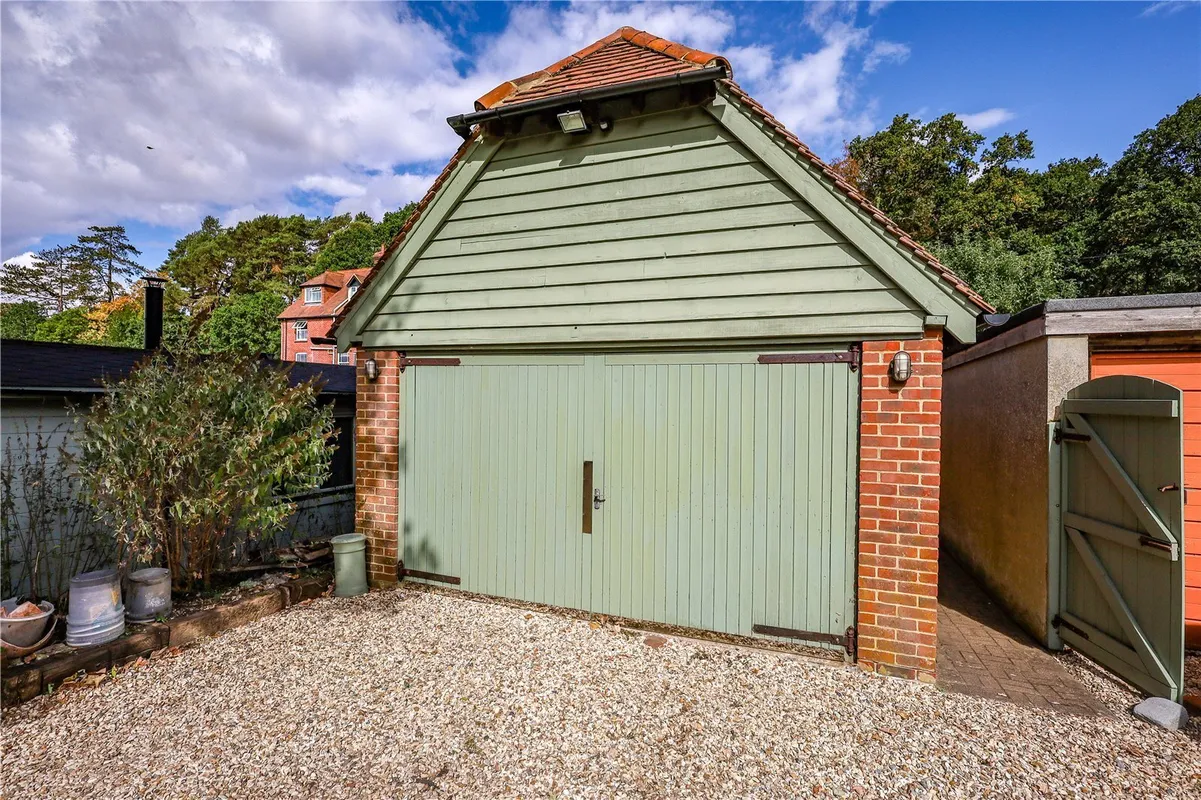 Longmoor Road, Greatham, Liss, Hampshire, GU33
