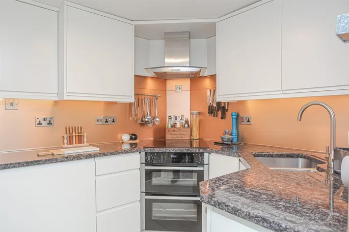 Property carousel image 6