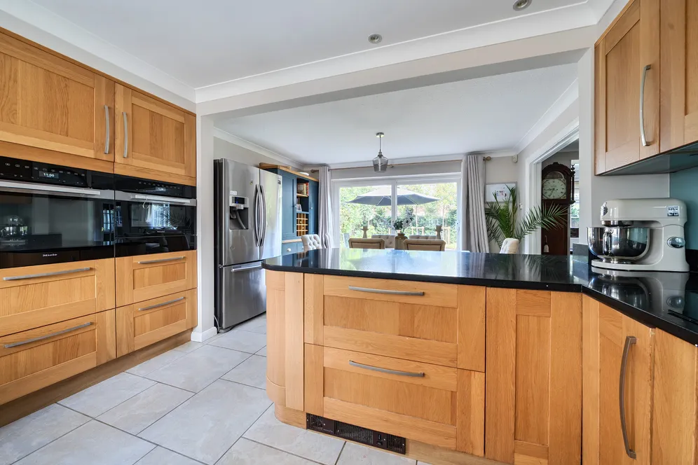 Manor Farm Way, Seer Green, HP9 photo 8