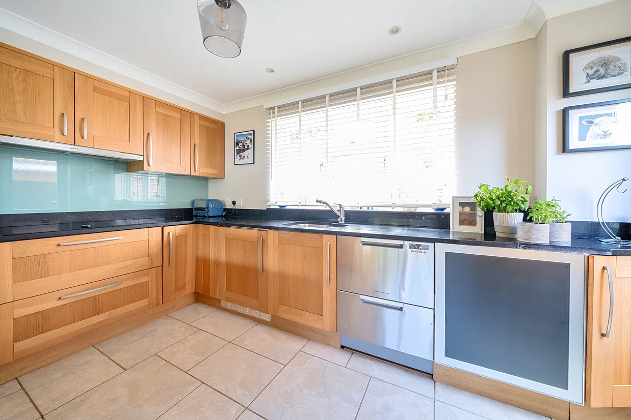 Manor Farm Way, Seer Green, HP9 photo 9
