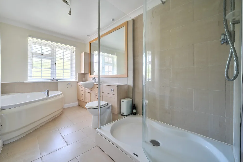 Manor Farm Way, Seer Green, HP9 photo 12
