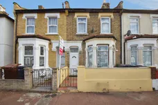 Faircross Avenue, Barking