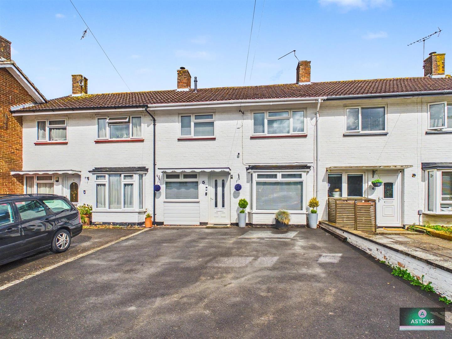 Treyford Close, Ifield Image 1
