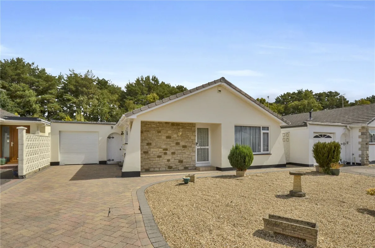 Sarum Avenue, West Moors, Ferndown, Dorset, BH22