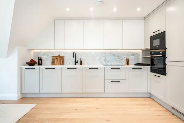 Brooklands Road, Weybridge, KT13 photo 3