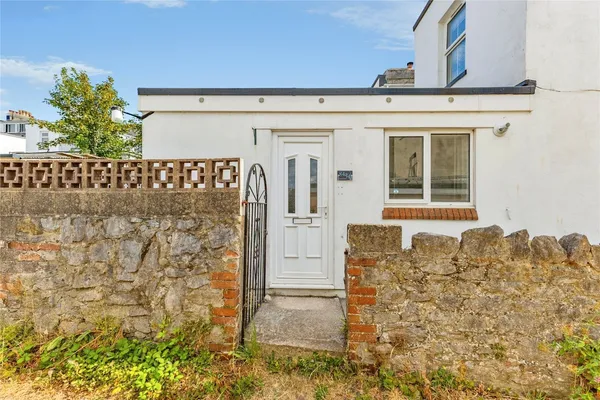 Kenwyn Road, Torquay - Available NOW!