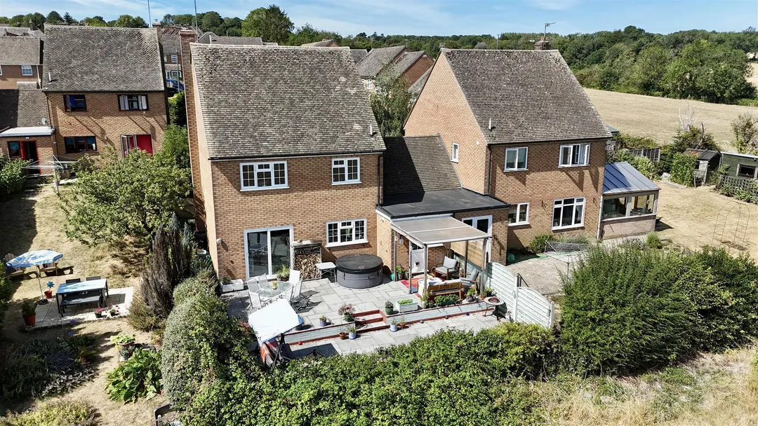 https://mr0.homeflow-assets.co.uk/files/photo/image/48164/8619/_x_/dedSKGtCEEGD7CppX9wJsg.jpg