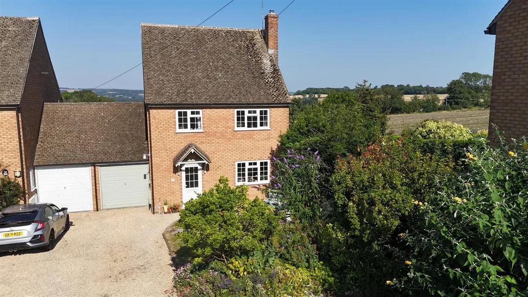 https://mr0.homeflow-assets.co.uk/files/photo/image/48164/8624/_x_/zj8CVNXkX0mksecMYPd-6Q.jpg