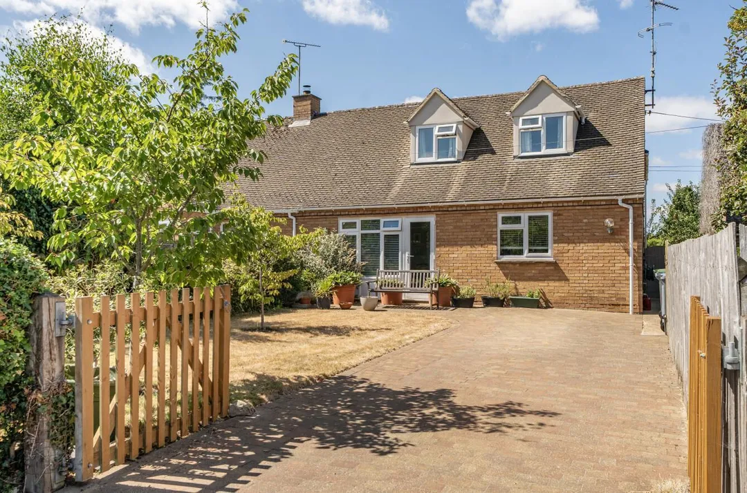 https://mr0.homeflow-assets.co.uk/files/photo/image/48164/9227/_x_/dpZs-PdjdEymhh05QWaPIg.jpg