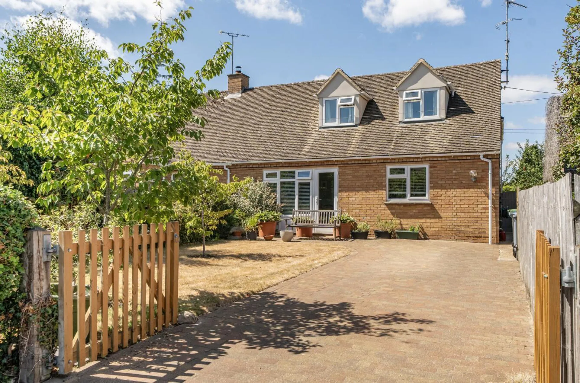 Property photo top 0