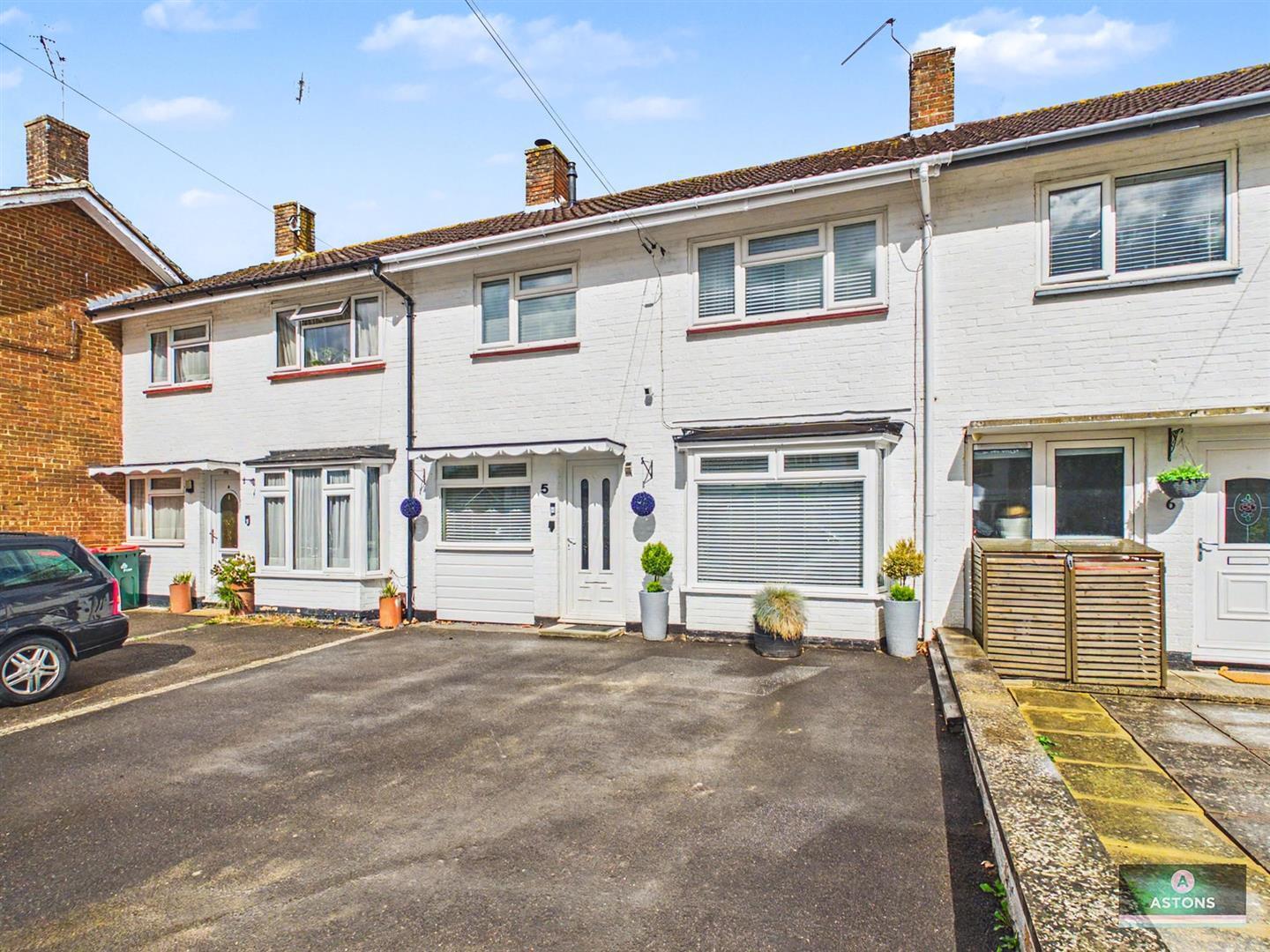 Treyford Close, Ifield Image 22