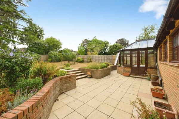 Sycamore Close, Fetcham, Leatherhead,...