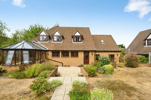 Sycamore Close, Fetcham, Leatherhead,...