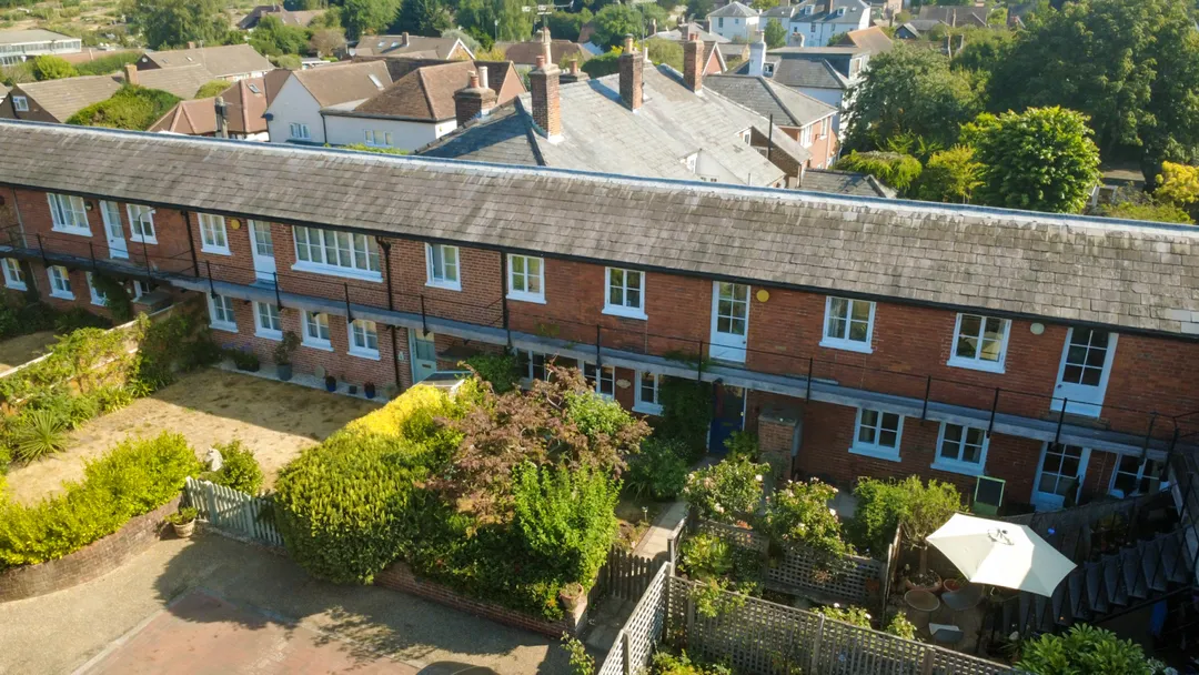 https://mr0.homeflow-assets.co.uk/files/photo/image/48167/3399/_x_/23218_cbea_851255957_IMG_18.jpg