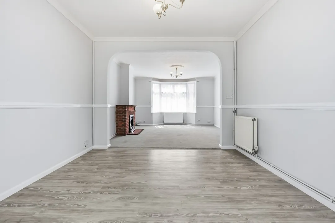 https://mr0.homeflow-assets.co.uk/files/photo/image/48167/3408/_x_/23218_cbea_1316590991_IMG_8.jpg