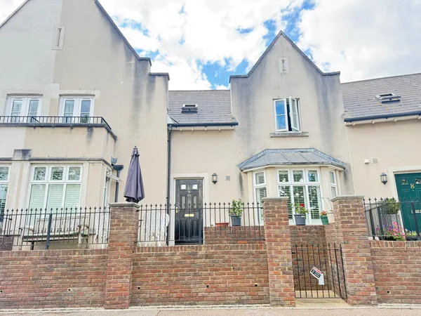 Prioress Crescent, Greenhithe, DA9