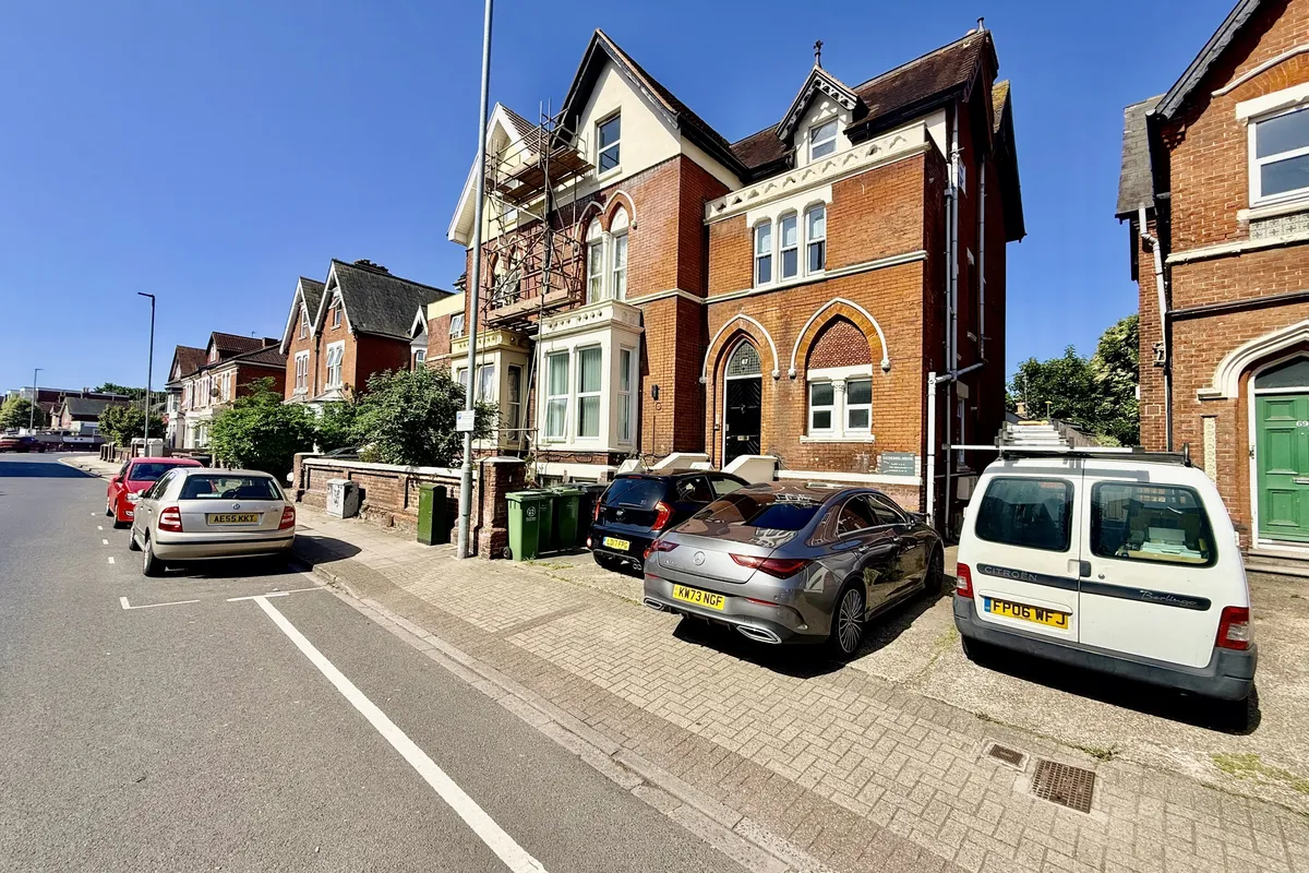 Victoria Road North, SOUTHSEA