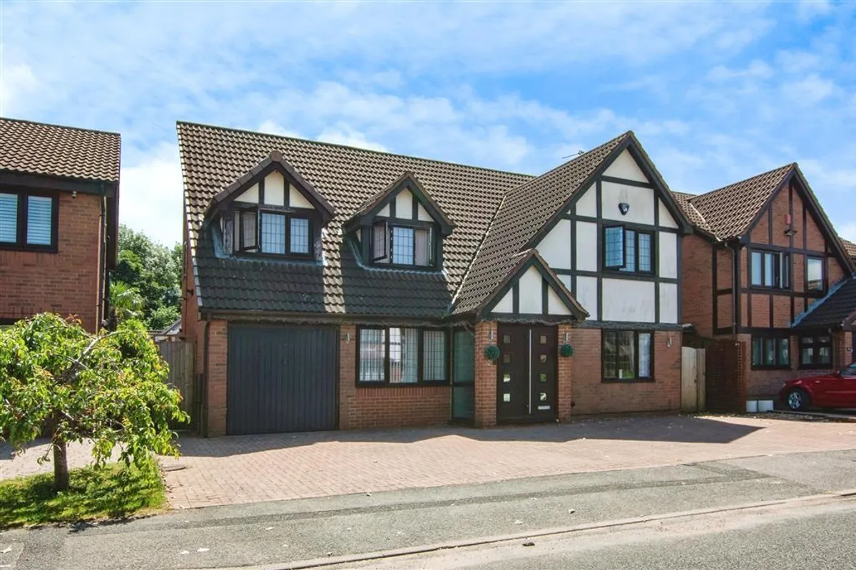 Gunnersbury Way, Nuthall, NOTTINGHAM