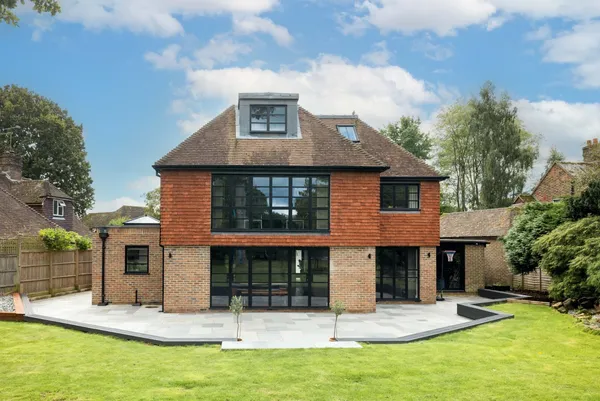 Denmans Close, Lindfield, RH16 photo 2