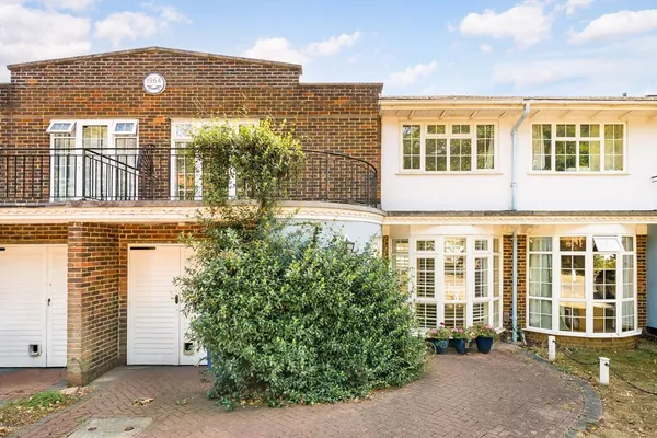 Broom Lock, Teddington, TW11 photo 1