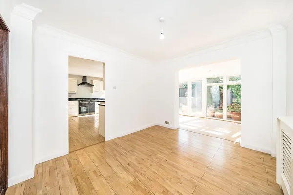 Broom Lock, Teddington, TW11 photo 3