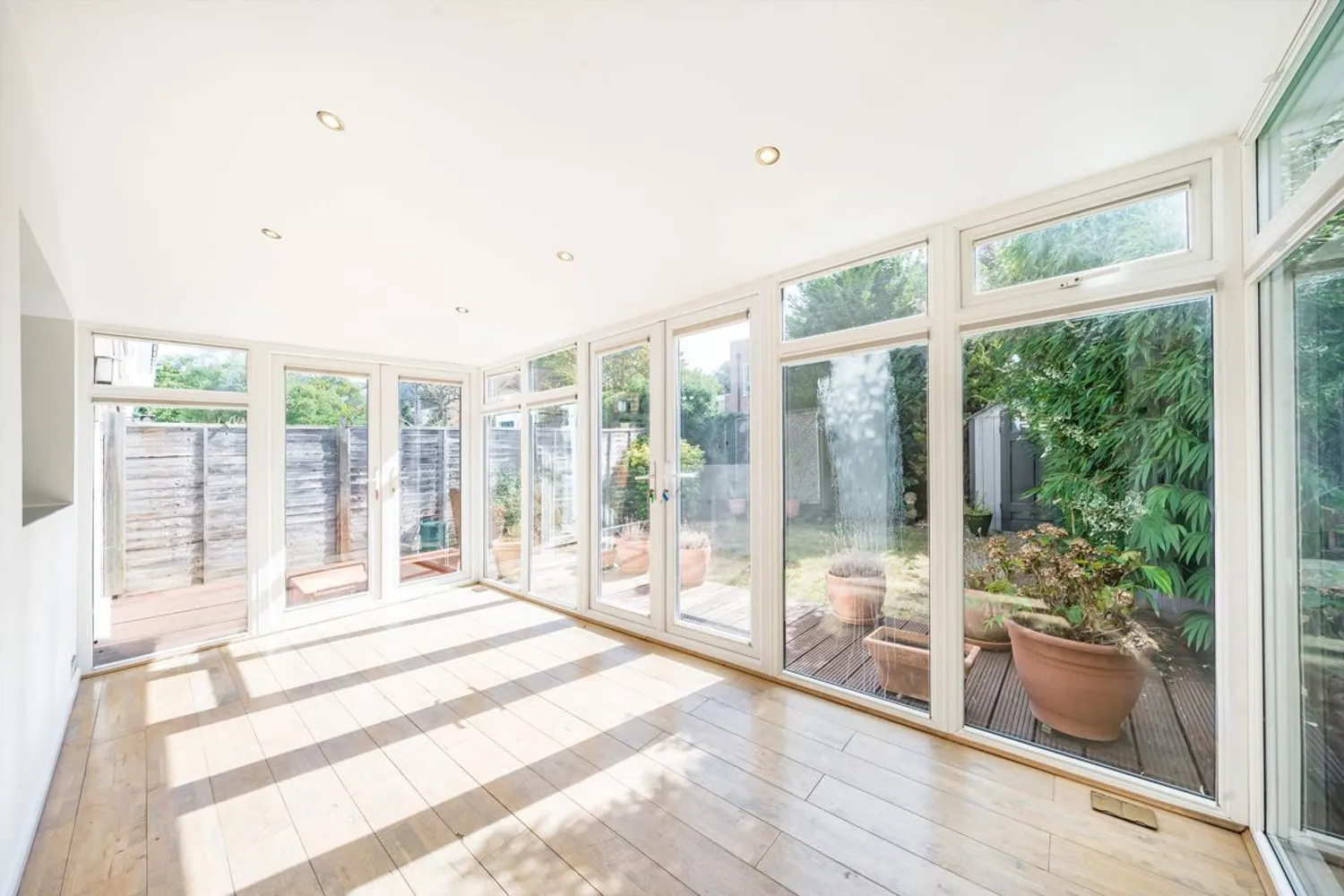 Broom Lock, Teddington, TW11 photo 6