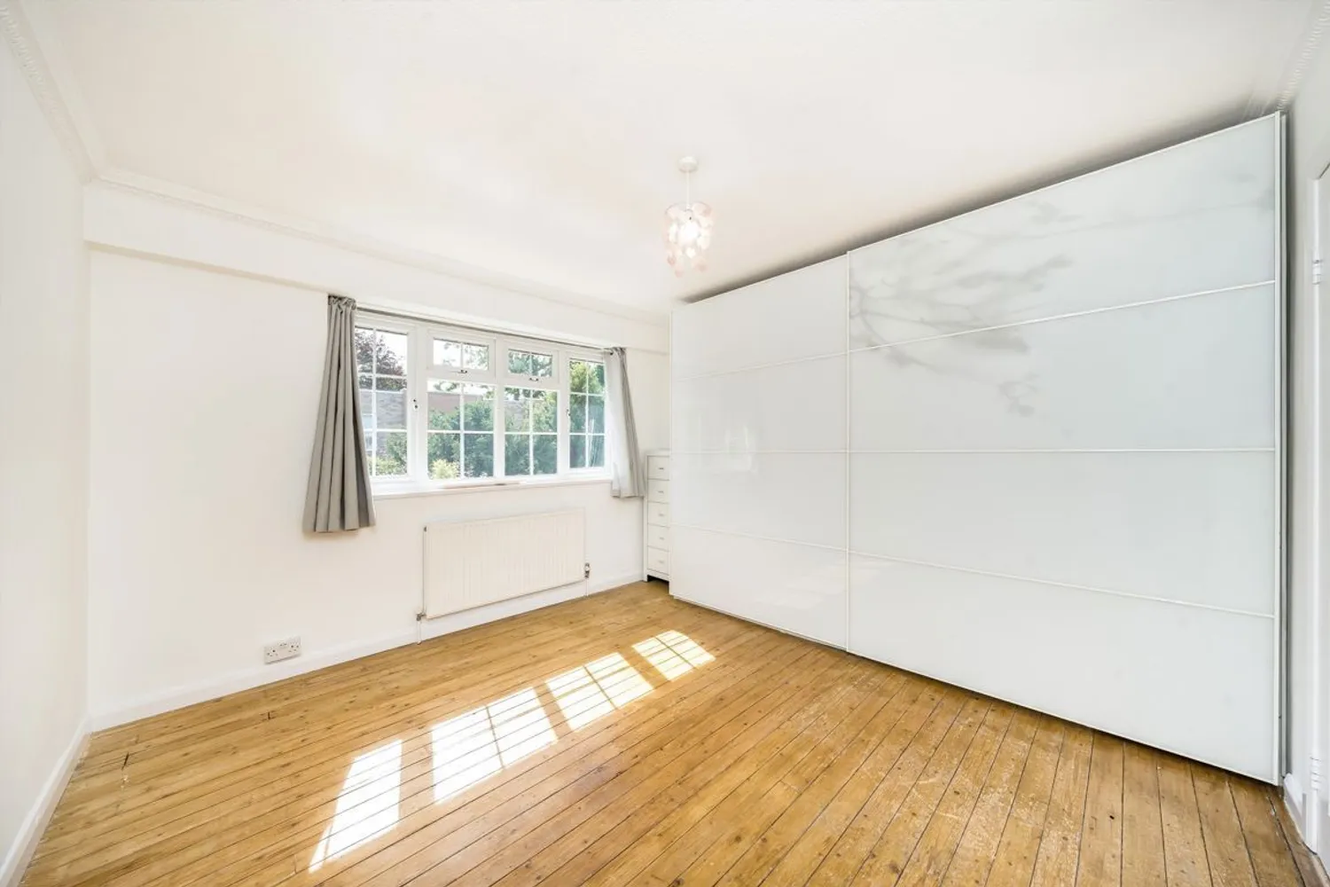 Broom Lock, Teddington, TW11 photo 7