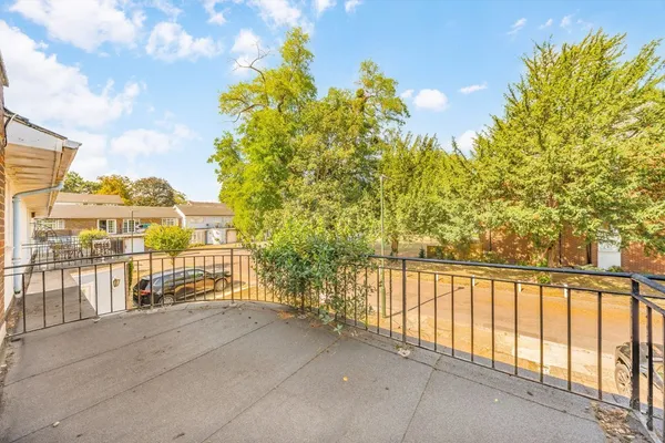 Broom Lock, Teddington, TW11 photo 11