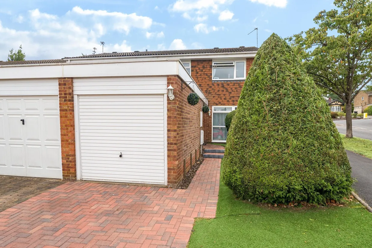 Ward Close, Ware, SG12 photo 1