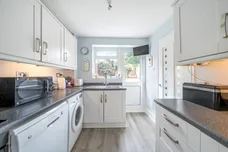 Ward Close, Ware, SG12 photo 5
