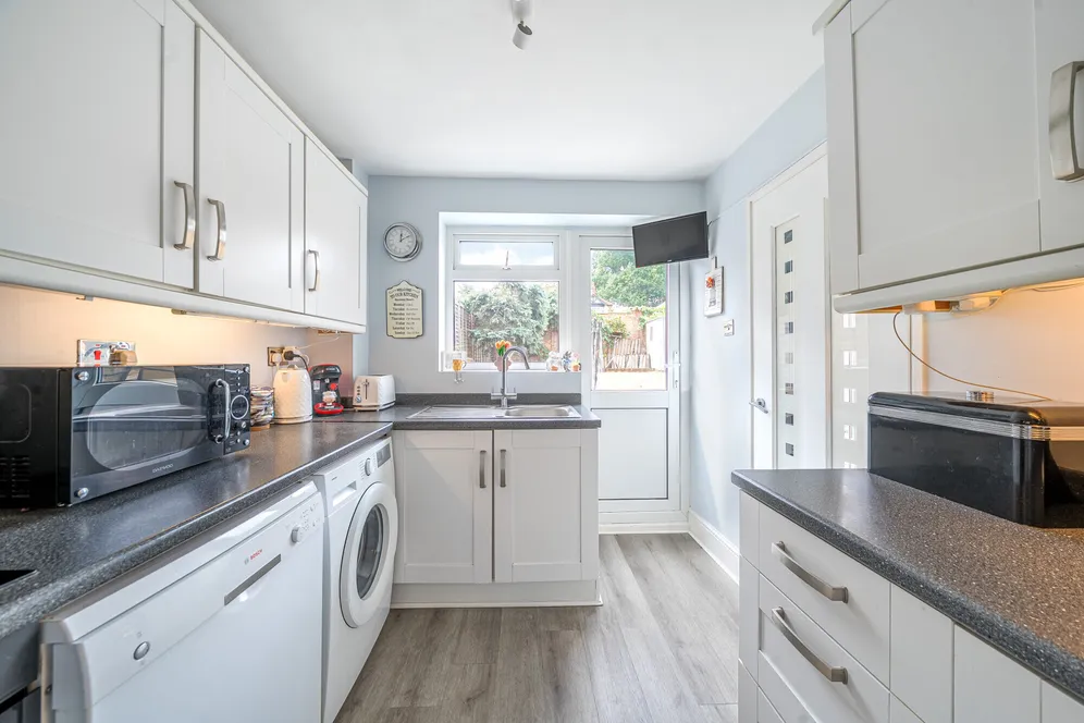 Ward Close, Ware, SG12 photo 5