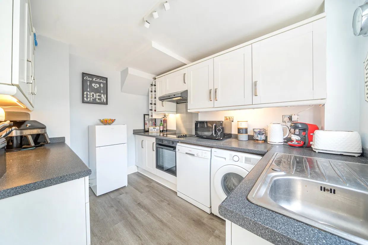 Ward Close, Ware, SG12 photo 6