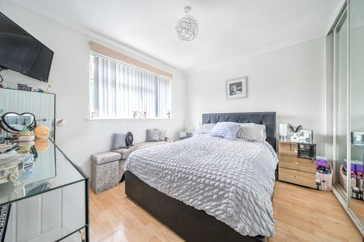 Ward Close, Ware, SG12 photo 9