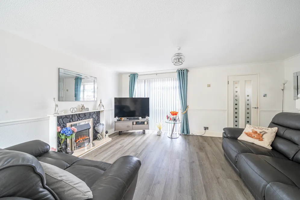 Ward Close, Ware, SG12 photo 10