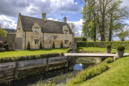 Saintbury, Broadway, WR12